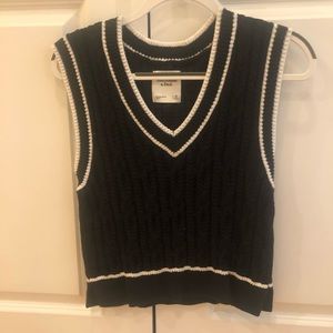Abercrombie Slim Cropped V-Neck Sweater Vest
